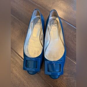 Roger vivier flat shoes